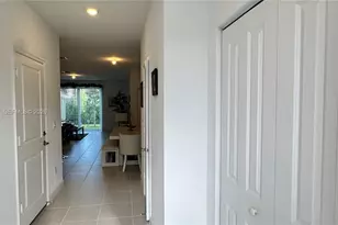 401 SE Crossoak Ln, Port Saint Lucie, FL 34984 - Photo 3