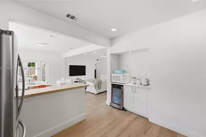 10801 Peachtree Dr, Miami, FL 33161 - Photo 13