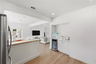 10801 Peachtree Dr, Miami, FL 33161 - Photo 13
