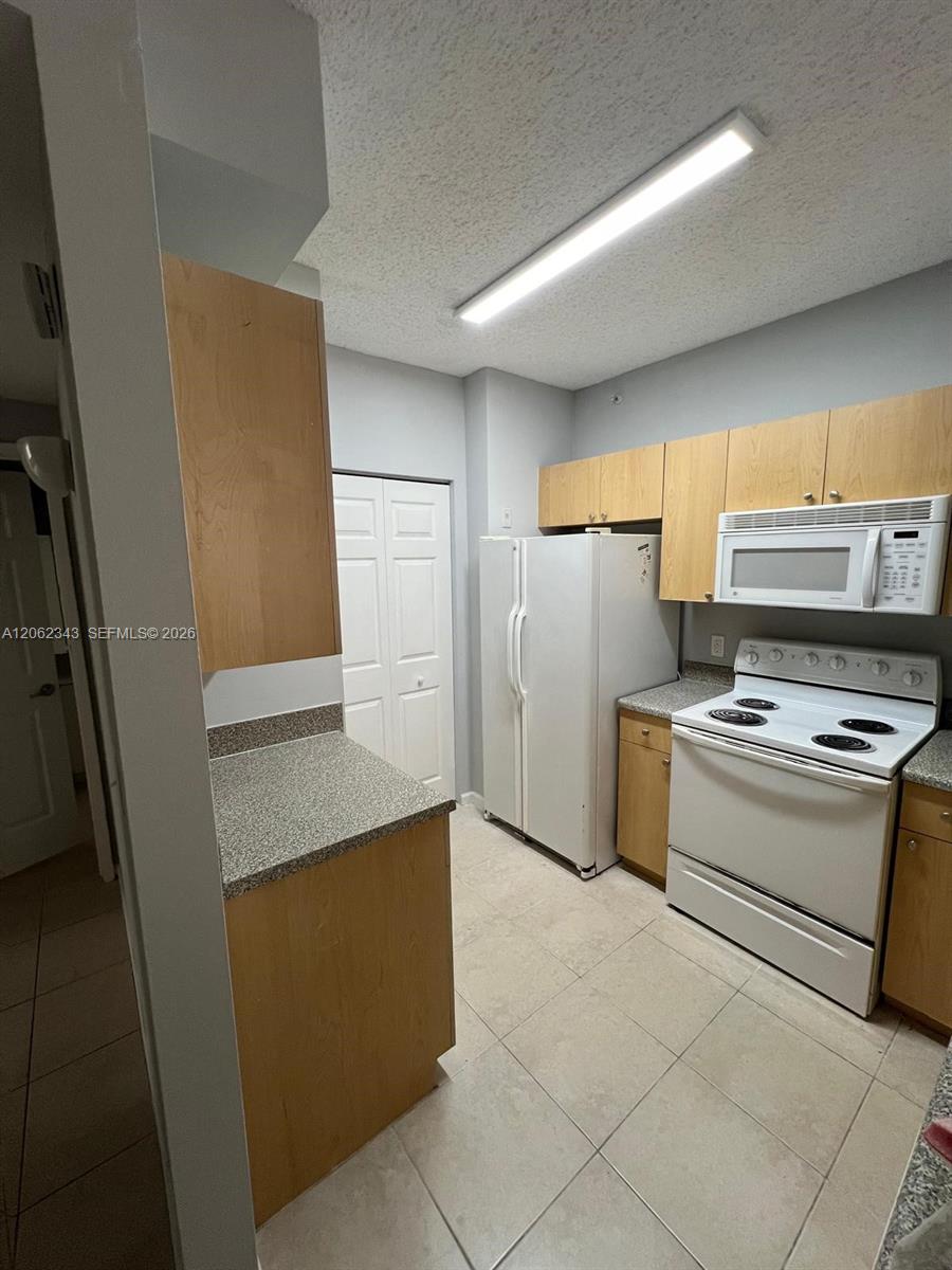8020 N Nob Hill Rd #102 - 8020 N Nob Hill Rd #102, Tamarac, FL 33321 Luxury Property | Jose Angel Pina