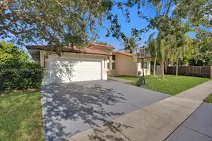 581 SW 169th Way, Weston, FL 33326 - Photo 3