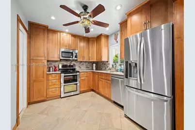 2841 NW 69th Ct, Fort Lauderdale, FL 33309 - Photo 7