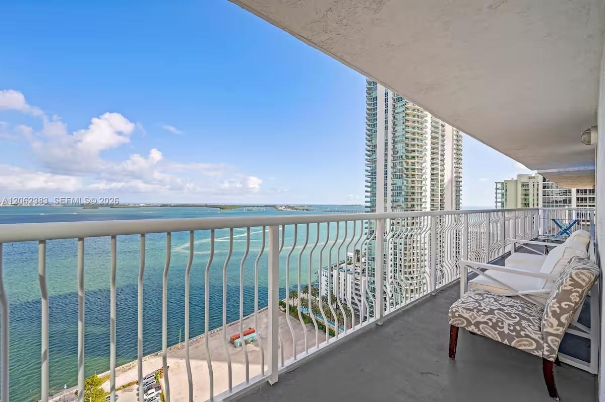 1200 Brickell Bay Dr #2502 - 1200 Brickell Bay Dr #2502, Miami, FL 33131 Luxury Property | Jose Angel Pina
