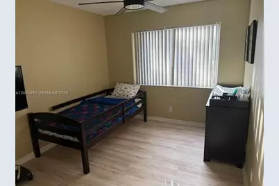 1092 SW 158th Ave, Pembroke Pines, FL 33027 - Photo 9