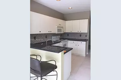 1092 SW 158th Ave, Pembroke Pines, FL 33027 - Photo 5