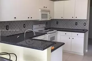 1092 SW 158th Ave, Pembroke Pines, FL 33027 - Photo 5
