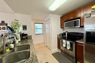 1033 SW 9th Ct, Miami, FL 33130 - Photo 5