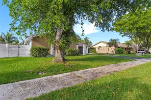11905 Sailboat Dr, Cooper City, FL 33026 - Photo 7