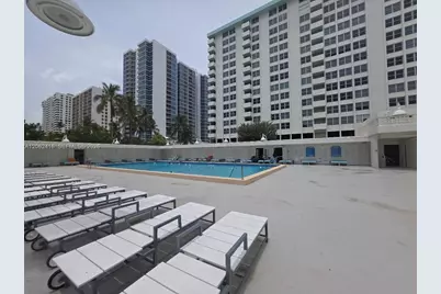 2899 Collins Ave #940, Miami Beach, FL 33140 - Photo 21