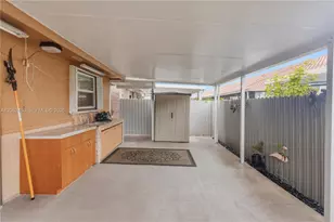 5471 W 27th Ct, Hialeah, FL 33016 - Photo 5