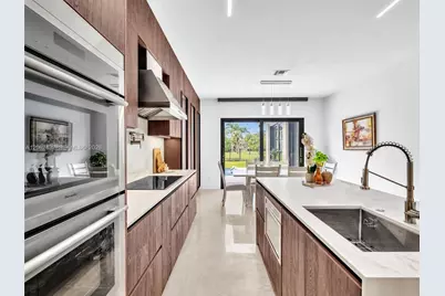 1021 NW 115th Ave, Plantation, FL 33323 - Photo 29