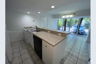 6414 E Miami Lakes Dr E #0, Miami Lakes, FL 33014 - Photo 9