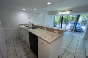 6414 E Miami Lakes Dr E, Miami Lakes, FL 33014 - Photo 9