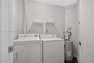 9429 Fontainebleau Blvd, Miami, FL 33172 - Photo 25