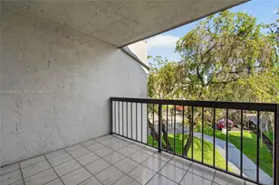 9429 Fontainebleau Blvd, Miami, FL 33172 - Photo 27