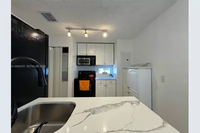 8630 SW 3rd St #101, Pembroke Pines, FL 33025 - Photo 5