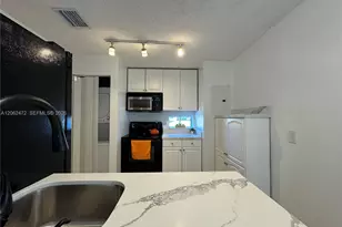 8630 SW 3rd St, Pembroke Pines, FL 33025 - Photo 5