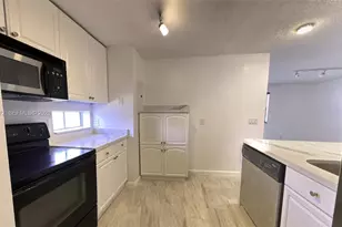 8630 SW 3rd St, Pembroke Pines, FL 33025 - Photo 9