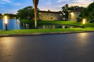 8630 SW 3rd St, Pembroke Pines, FL 33025 - Photo 33