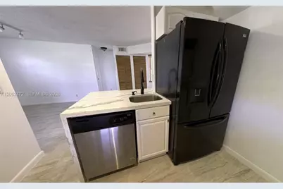 8630 SW 3rd St #101, Pembroke Pines, FL 33025 - Photo 11