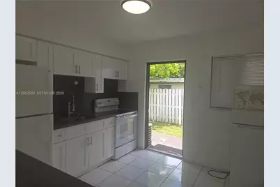 836 NW 98th St, Miami, FL 33150 - Photo 15