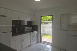 836 NW 98th St, Miami, FL 33150 - Photo 15