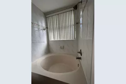 4847 NW 108th Ct, Doral, FL 33178 - Photo 15