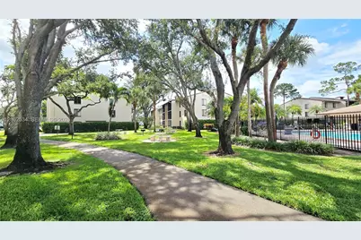 202 Foxtail Dr #G2, Greenacres, FL 33415 - Photo 17