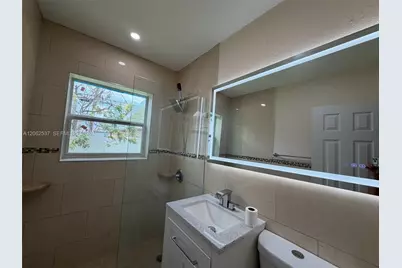 9016 NW 35th Ct, Miami, FL 33147 - Photo 15