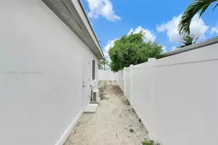 7710 NW 6th Ct, Pembroke Pines, FL 33024 - Photo 19