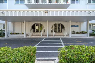 100 Edgewater Dr, Coral Gables, FL 33133 - Photo 43