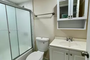 5625 W 20th Ave, Hialeah, FL 33012 - Photo 15