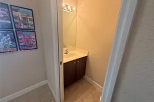 1015 NE 208th St, Miami, FL 33179 - Photo 9