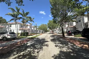 1015 NE 208th St, Miami, FL 33179 - Photo 25