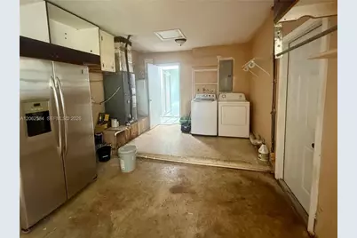 7710 NW 5th St, Pembroke Pines, FL 33024 - Photo 19