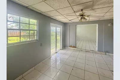 7710 NW 5th St, Pembroke Pines, FL 33024 - Photo 9