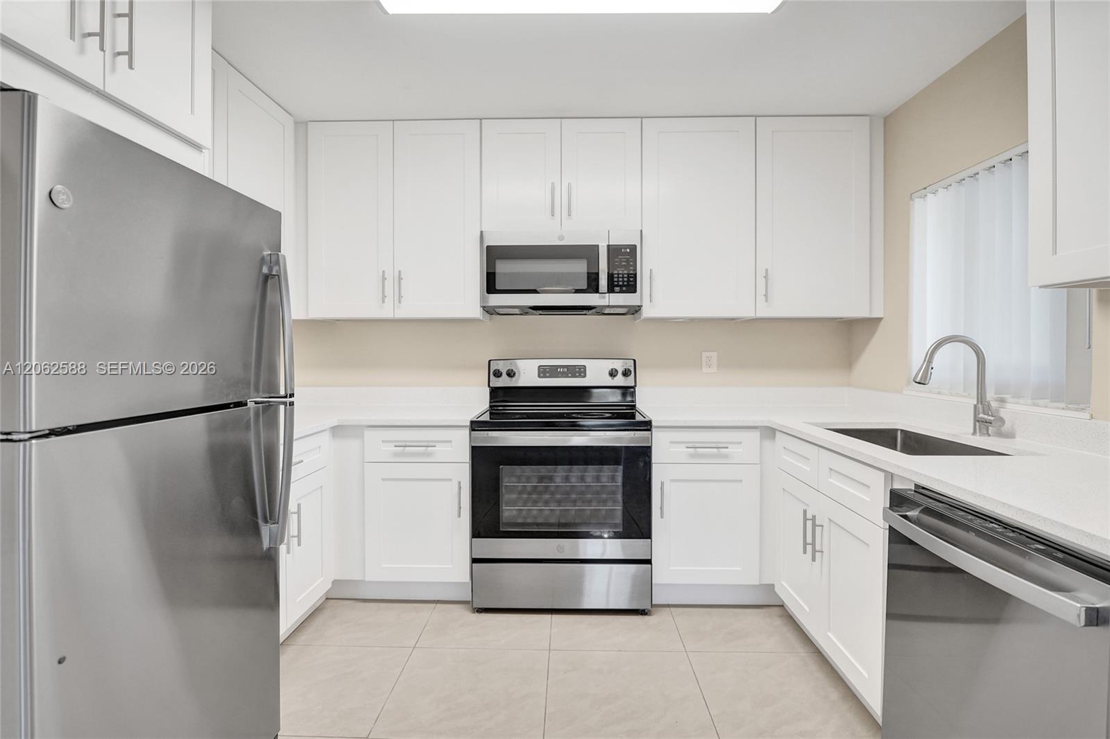 920 SW 28th St 1-2 main architectural view