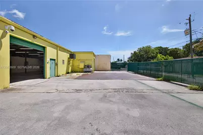 950 NE 40th Ct, Oakland Park, FL 33334 - Photo 3
