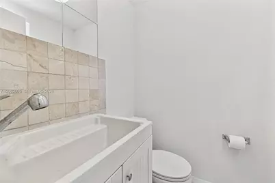 950 NE 40th Ct, Oakland Park, FL 33334 - Photo 17