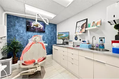 610 NE 124th St, North Miami, FL 33161 - Photo 17