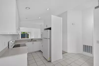 792 SW 9th St, Florida City, FL 33034 - Photo 11