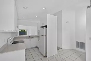 792 SW 9th St, Florida City, FL 33034 - Photo 13