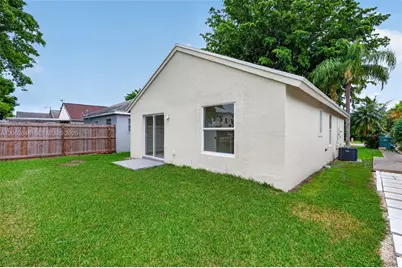 731 SW 10th St, Florida City, FL 33034 - Photo 3
