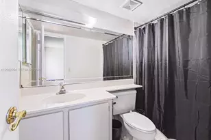 291 W Park Dr, Miami, FL 33172 - Photo 25