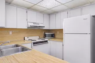 291 W Park Dr, Miami, FL 33172 - Photo 9