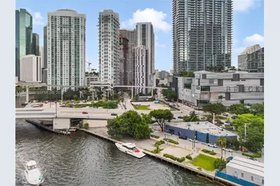 31 SE 6th St #1708, Miami, FL 33131 - Photo 27
