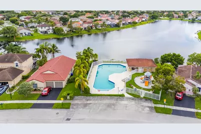 18451 NW 22nd St, Pembroke Pines, FL 33029 - Photo 27