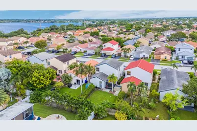 18451 NW 22nd St, Pembroke Pines, FL 33029 - Photo 37