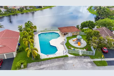 18451 NW 22nd St, Pembroke Pines, FL 33029 - Photo 3