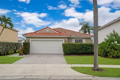 18946 NW 10th St, Pembroke Pines, FL 33029 - Photo 1
